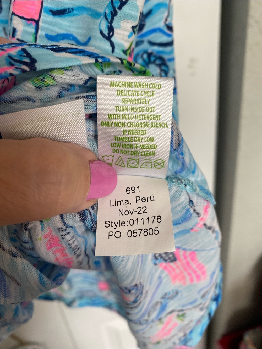 NWT Lilly Pulitzer Etta V-Neck T-Shirt in Lilly Loves Cape Cod print Size XL - Picture 10 of 10